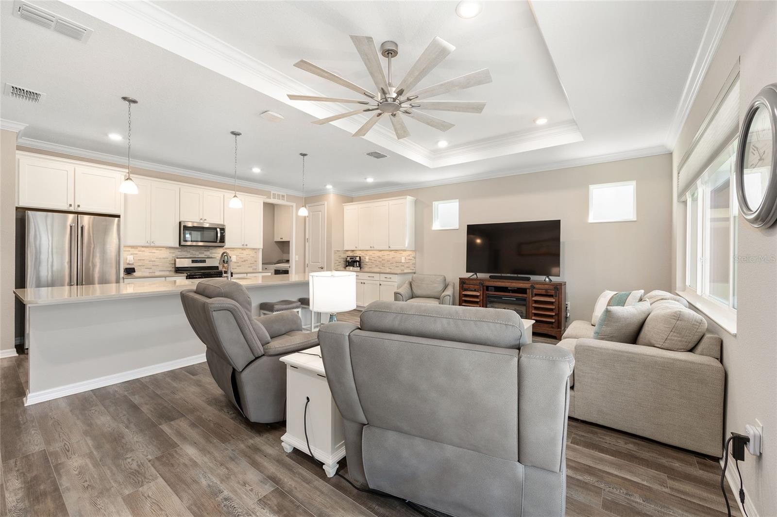 ON TOP OF THE WORLD - Residential