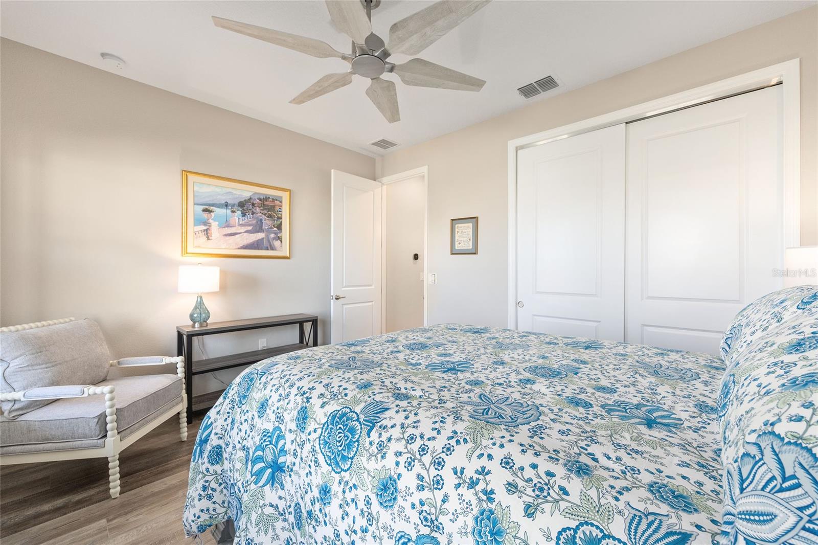 ON TOP OF THE WORLD - Residential