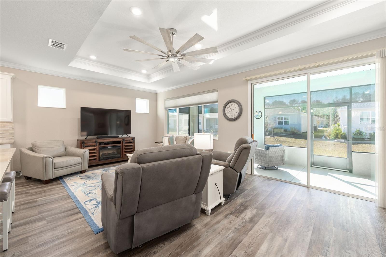 ON TOP OF THE WORLD - Residential