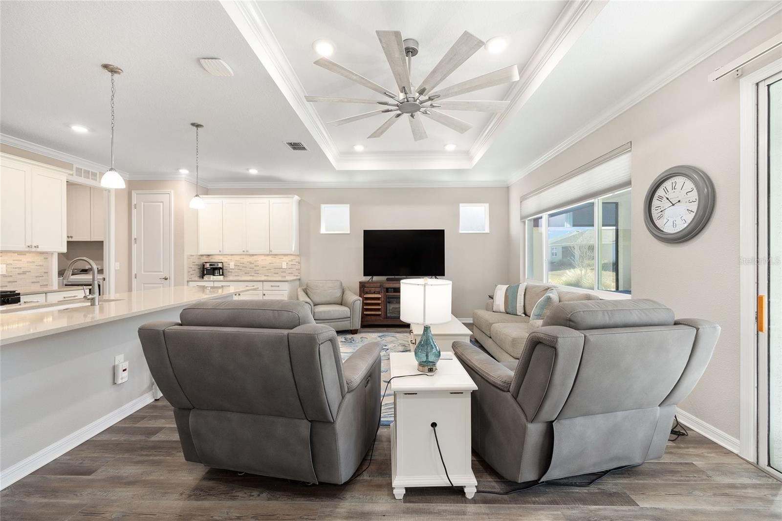 ON TOP OF THE WORLD - Residential