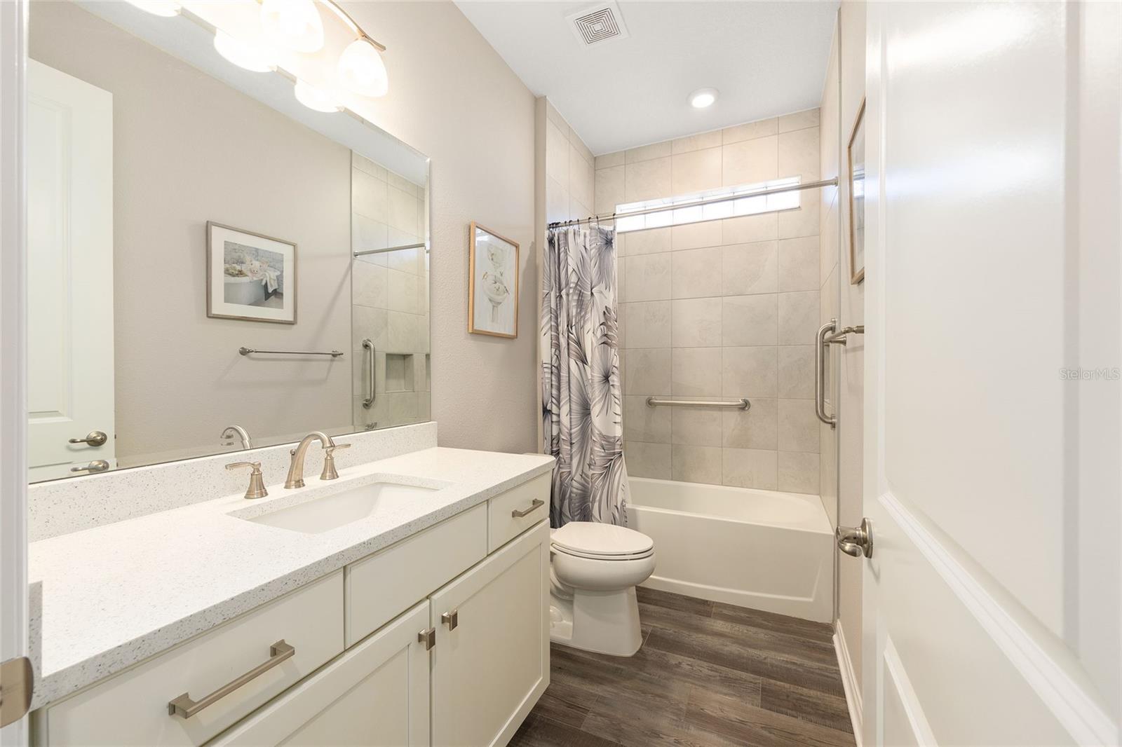 ON TOP OF THE WORLD - Residential