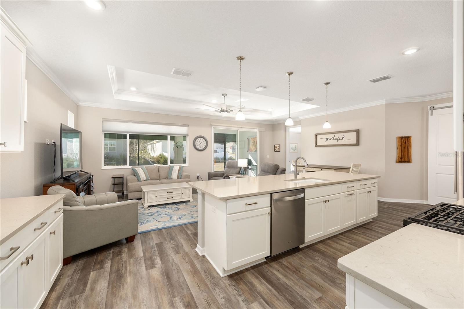 ON TOP OF THE WORLD - Residential