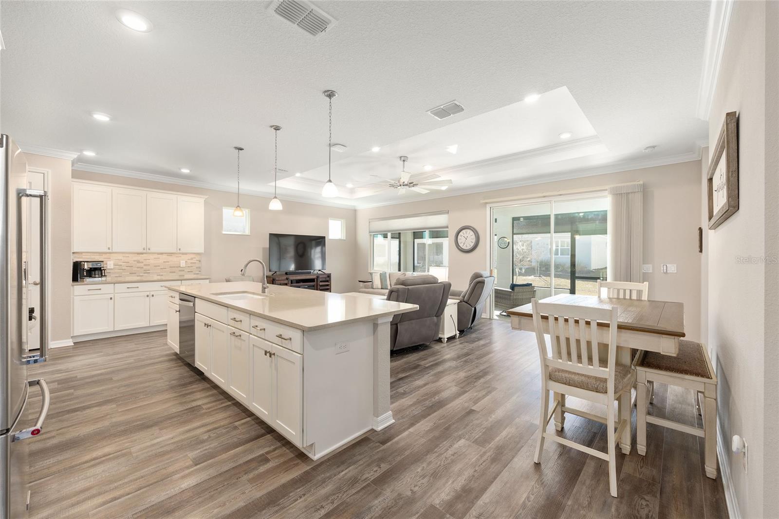 ON TOP OF THE WORLD - Residential