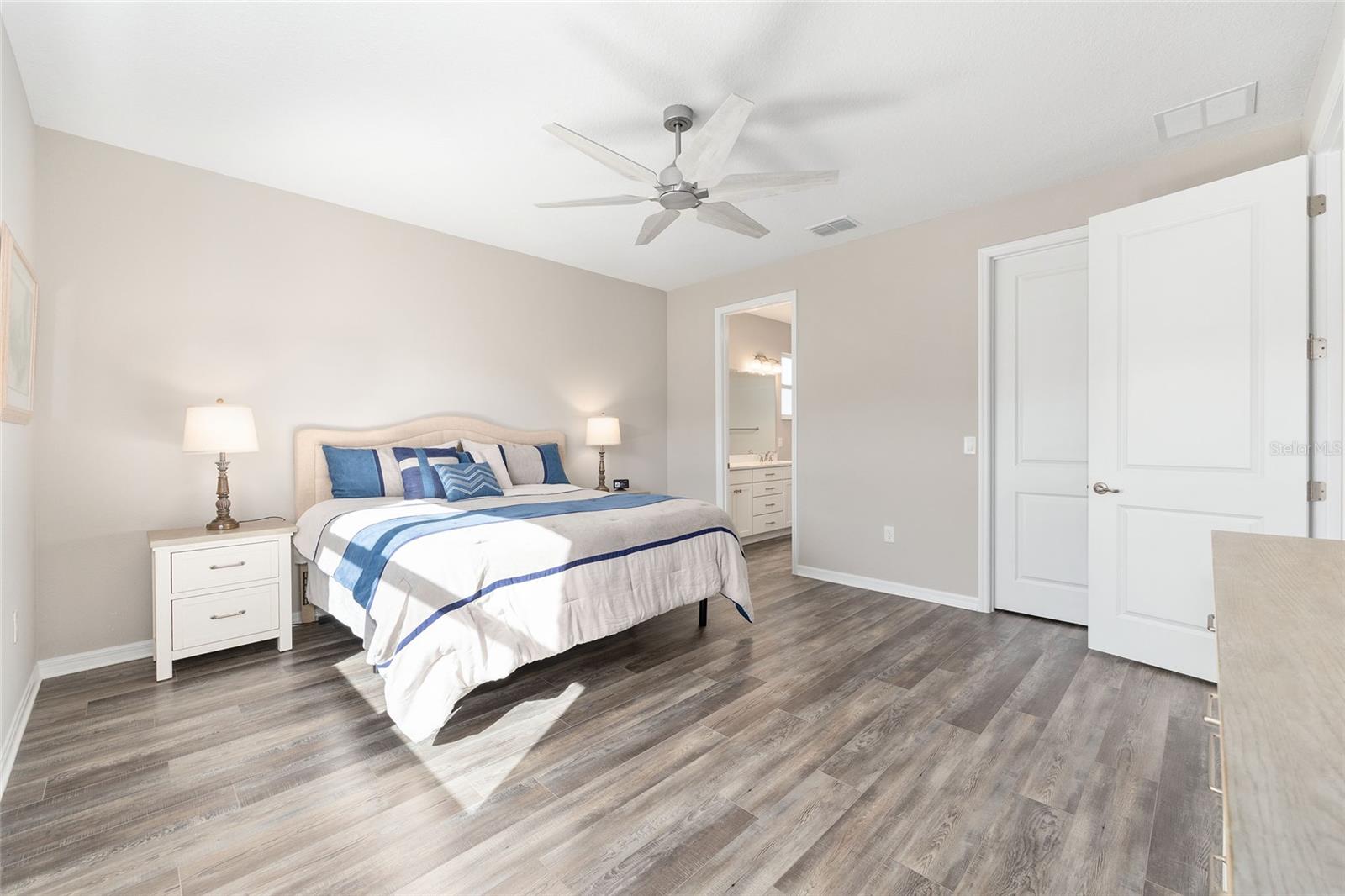 ON TOP OF THE WORLD - Residential