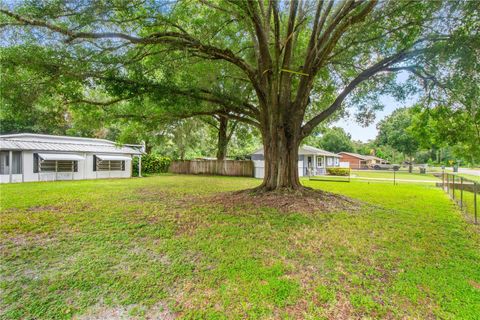 A home in AUBURNDALE