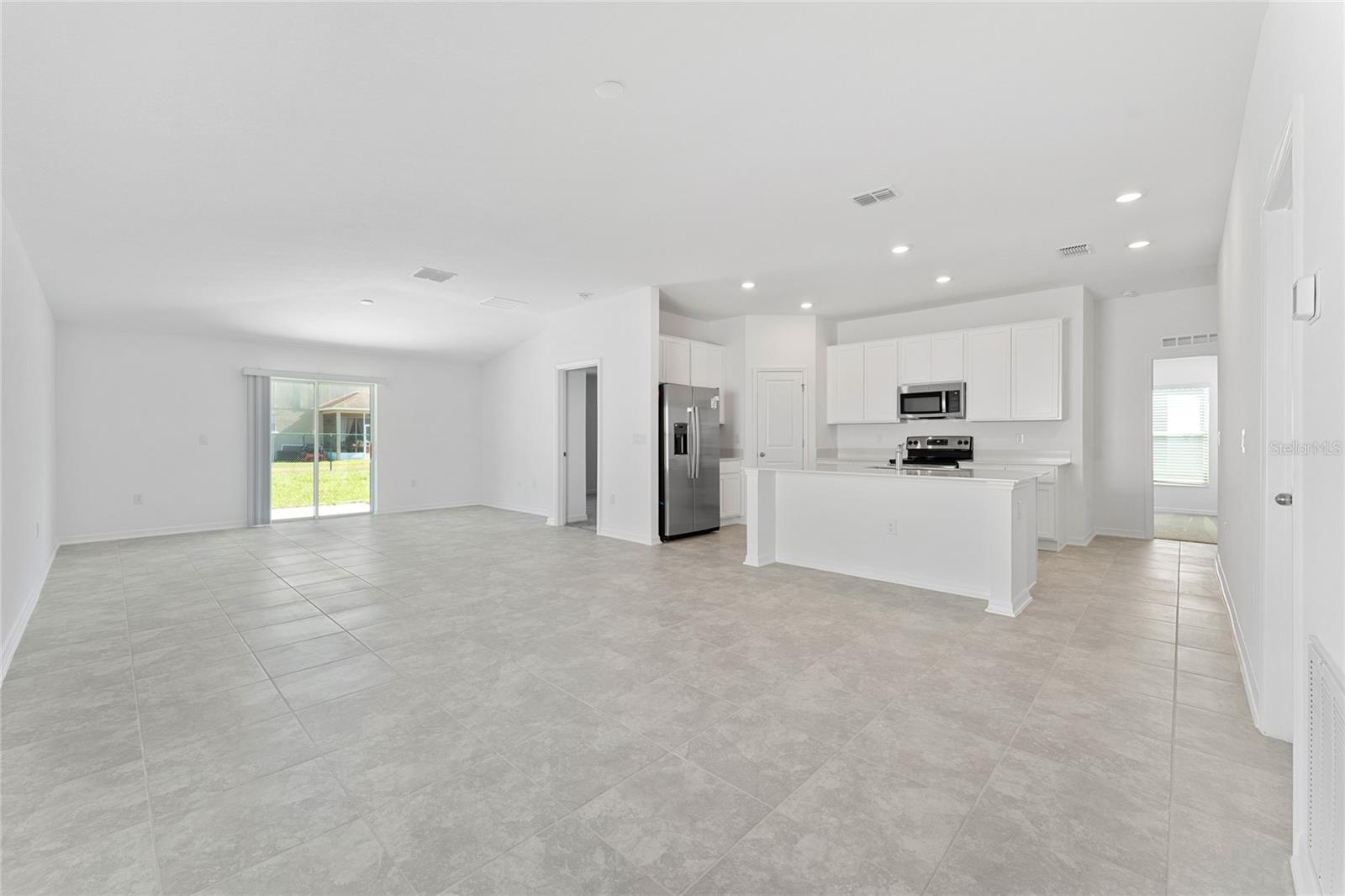 LEOMAS LNDG PH 1 - Residential Lease