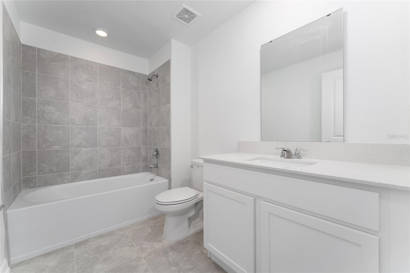 LEOMAS LNDG PH 1 - Residential Lease