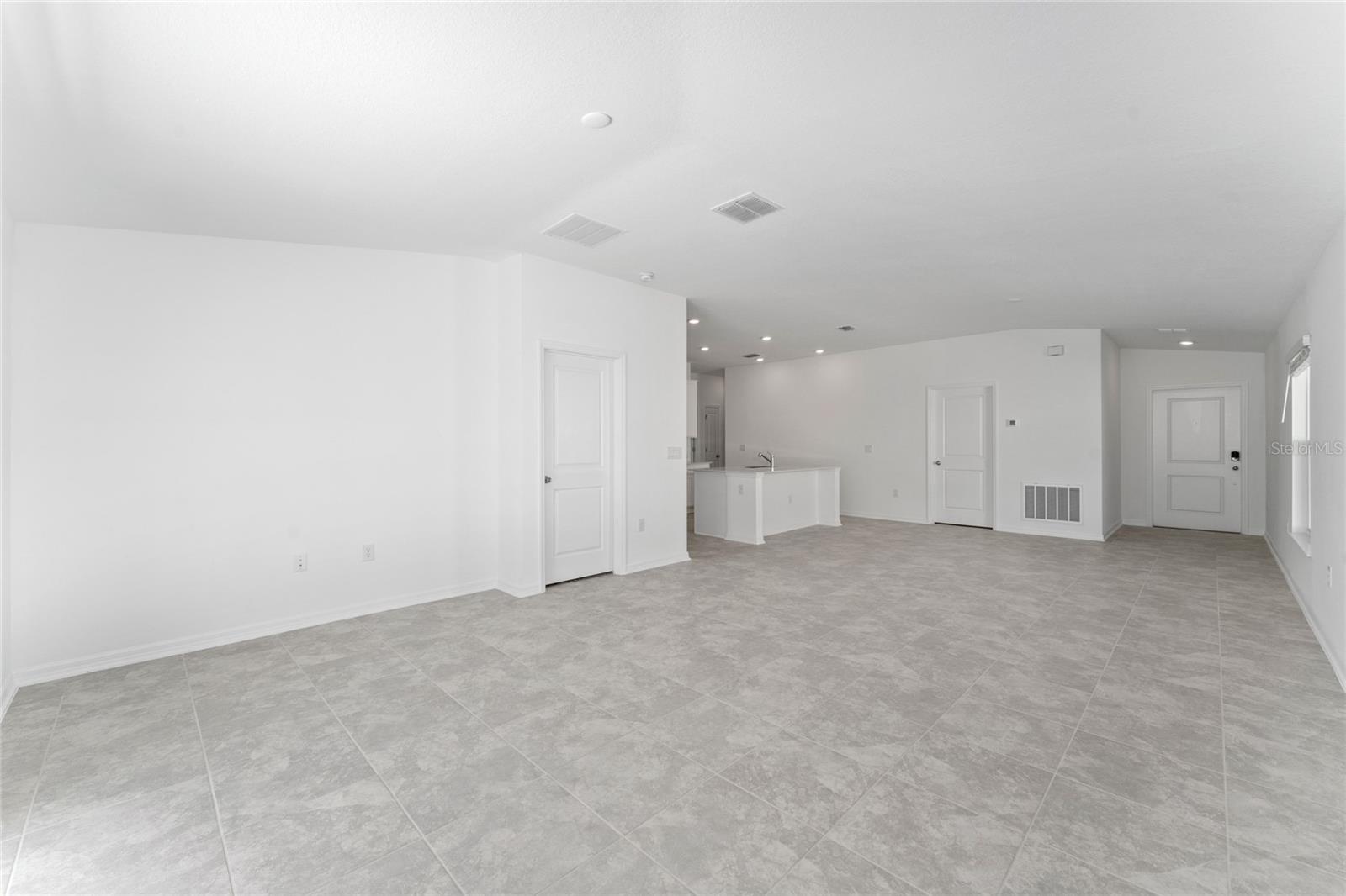 LEOMAS LNDG PH 1 - Residential Lease