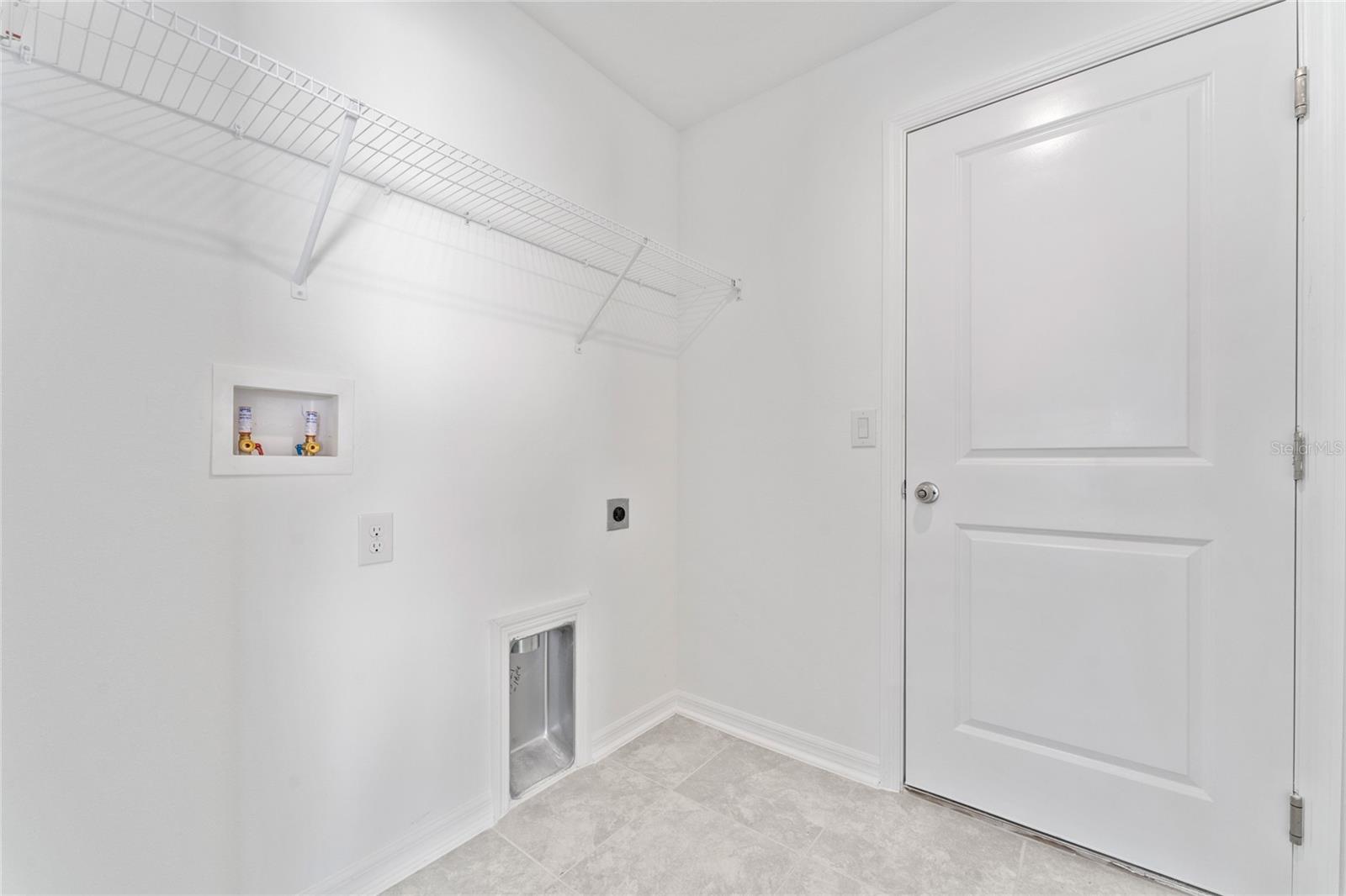 LEOMAS LNDG PH 1 - Residential Lease