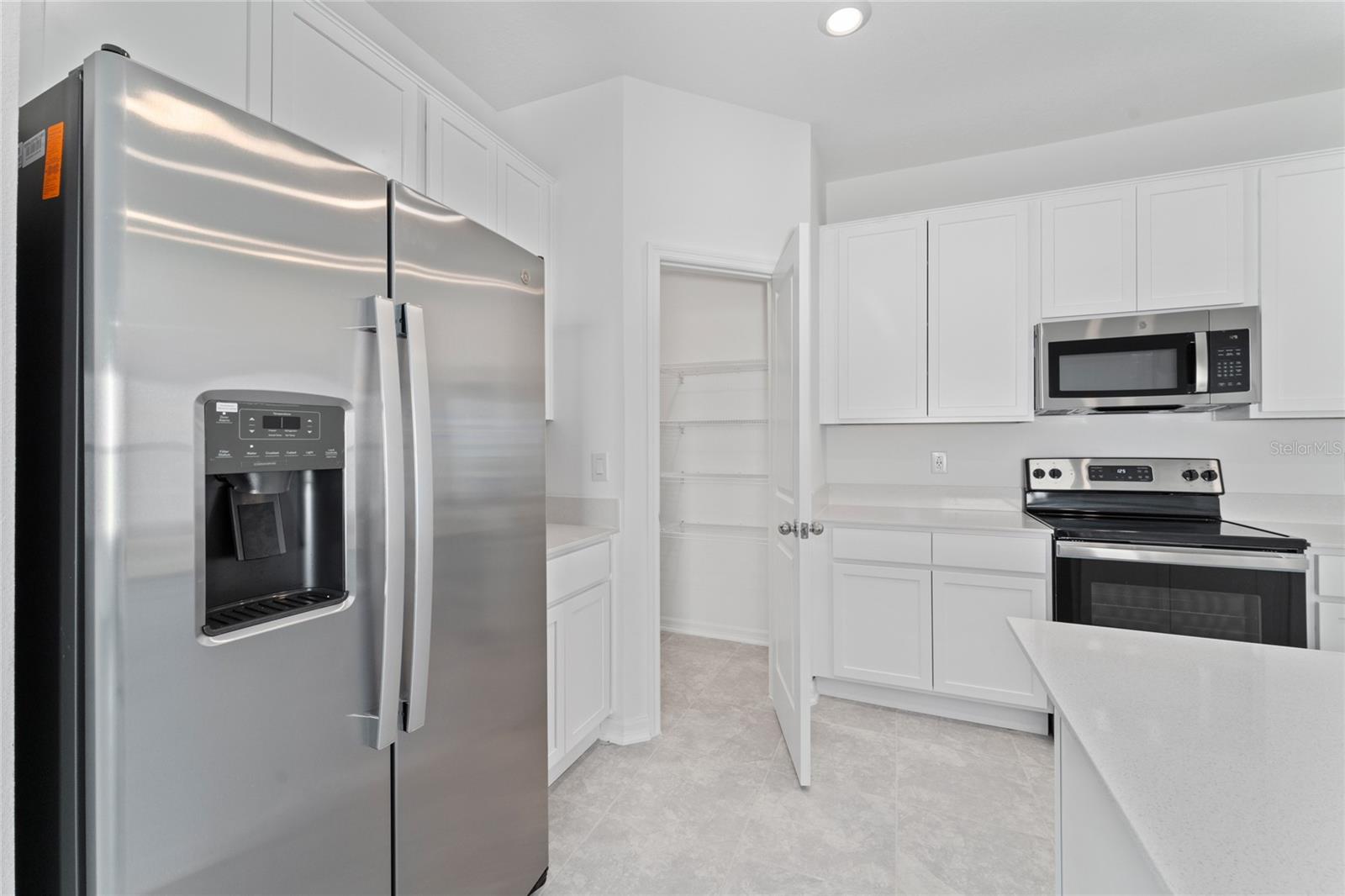 LEOMAS LNDG PH 1 - Residential Lease