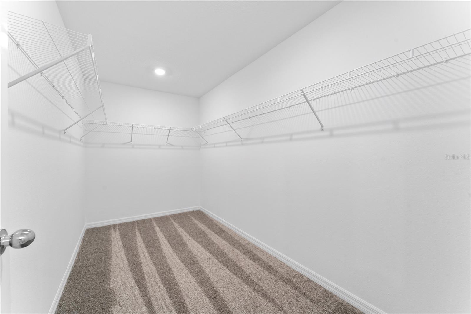 LEOMAS LNDG PH 1 - Residential Lease