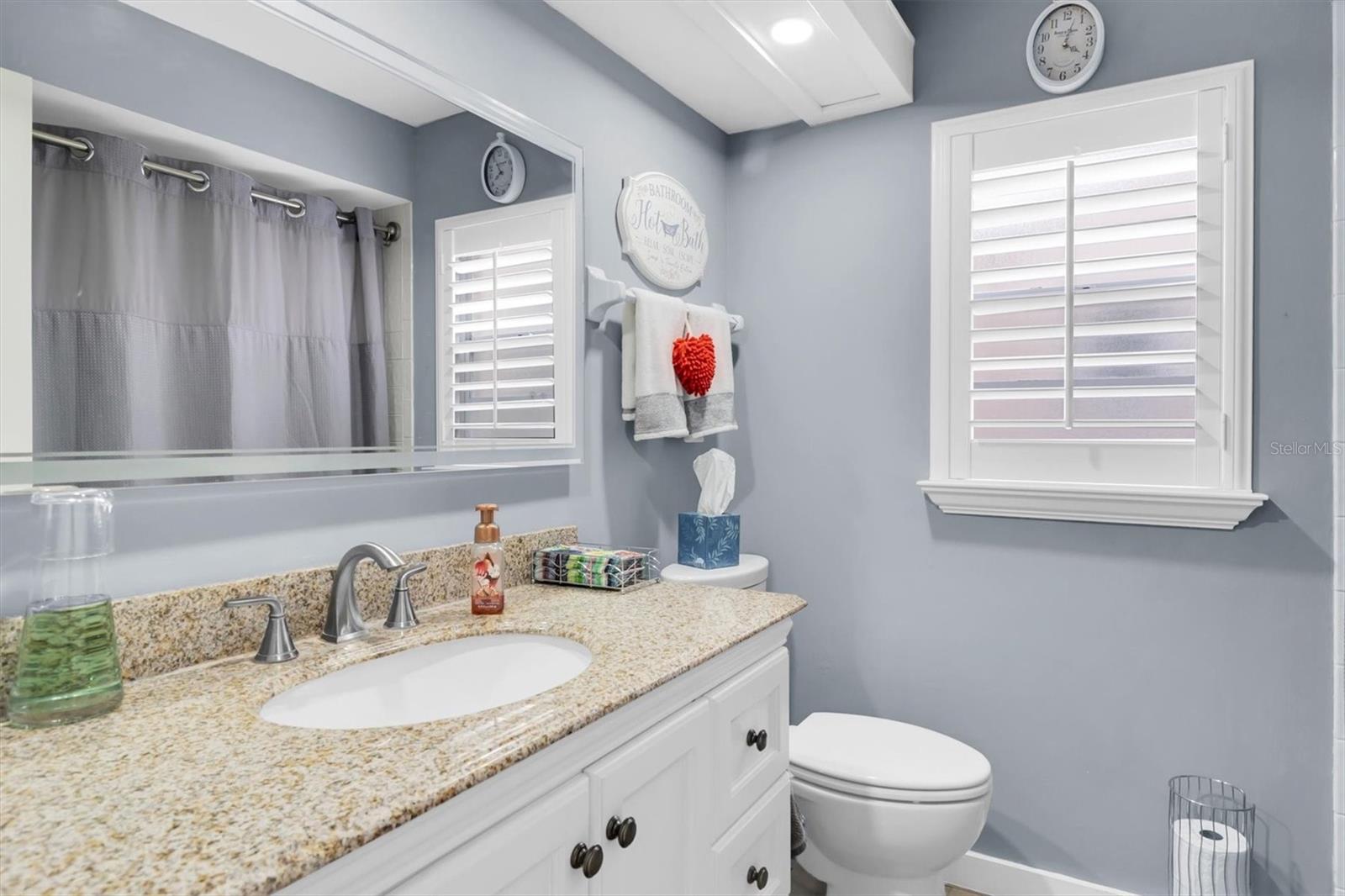 SALEM SQUARE - Residential