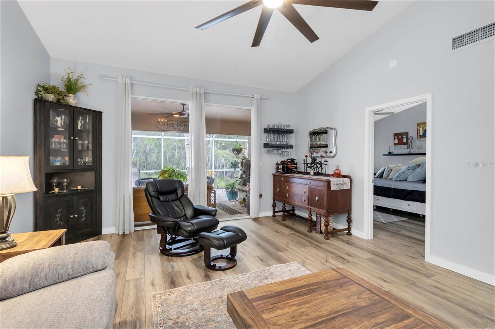 SALEM SQUARE - Residential