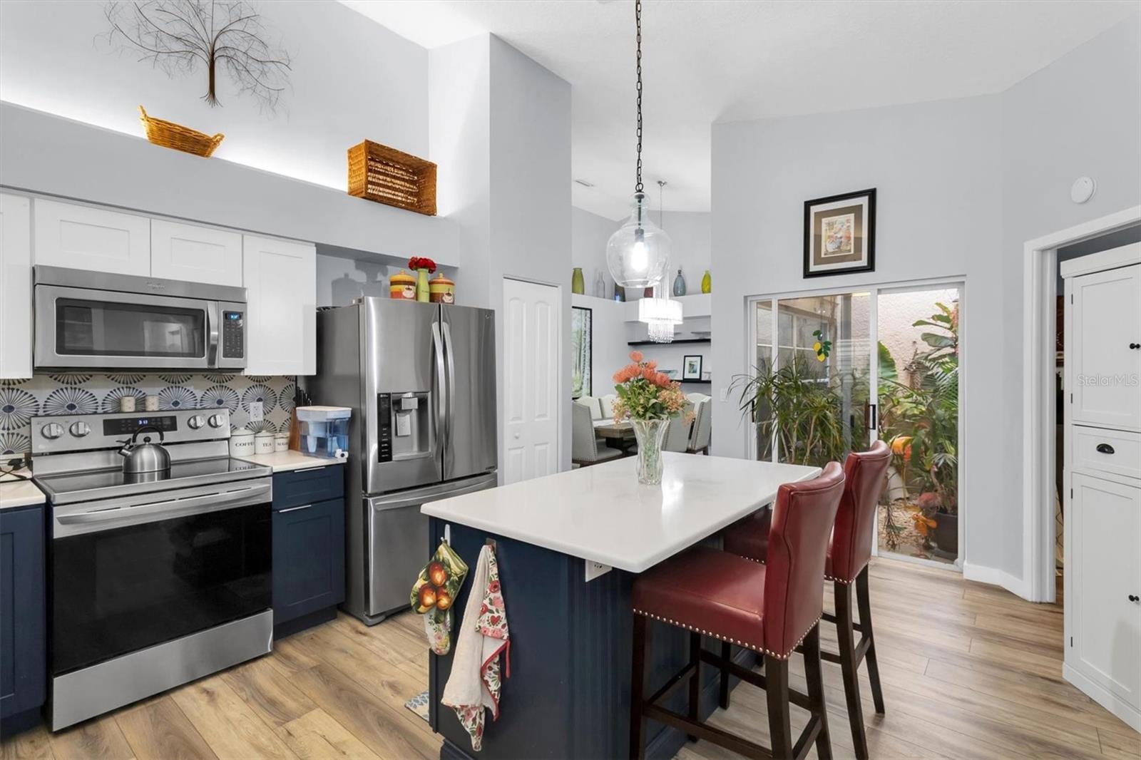 SALEM SQUARE - Residential