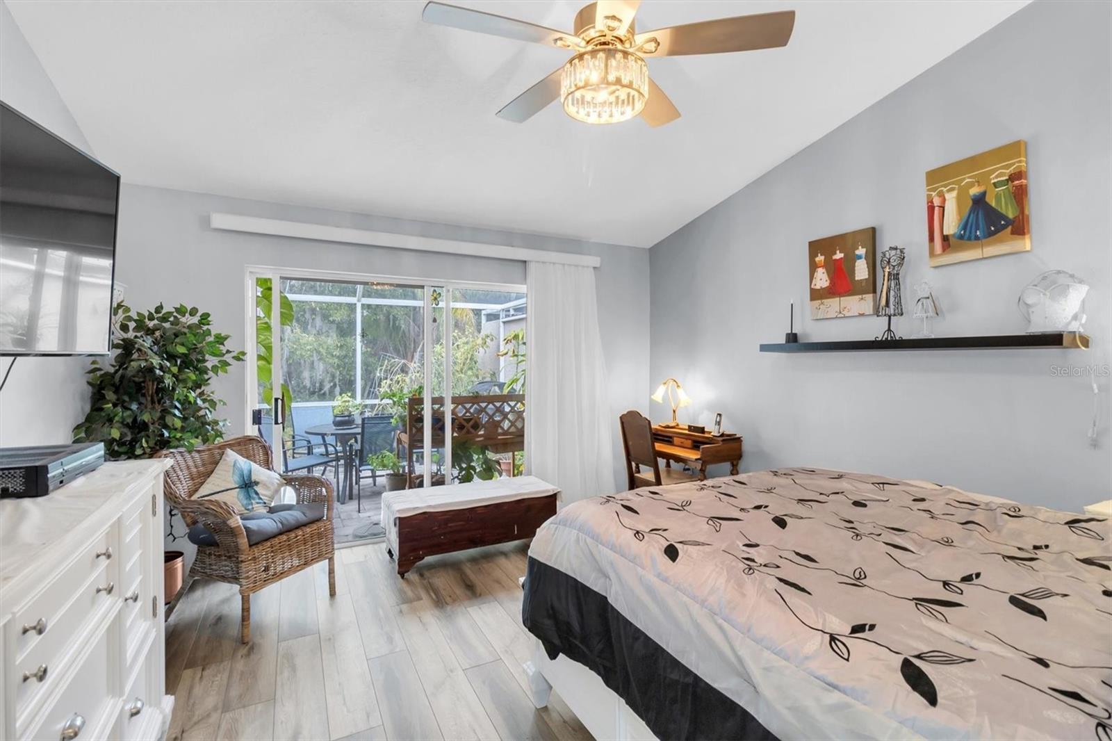 SALEM SQUARE - Residential