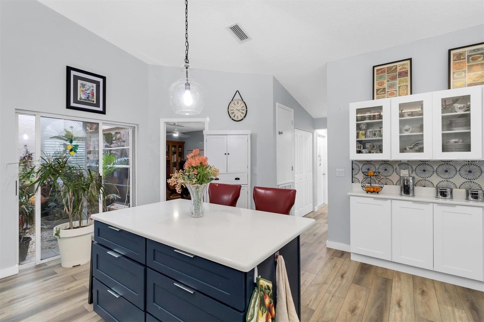 SALEM SQUARE - Residential