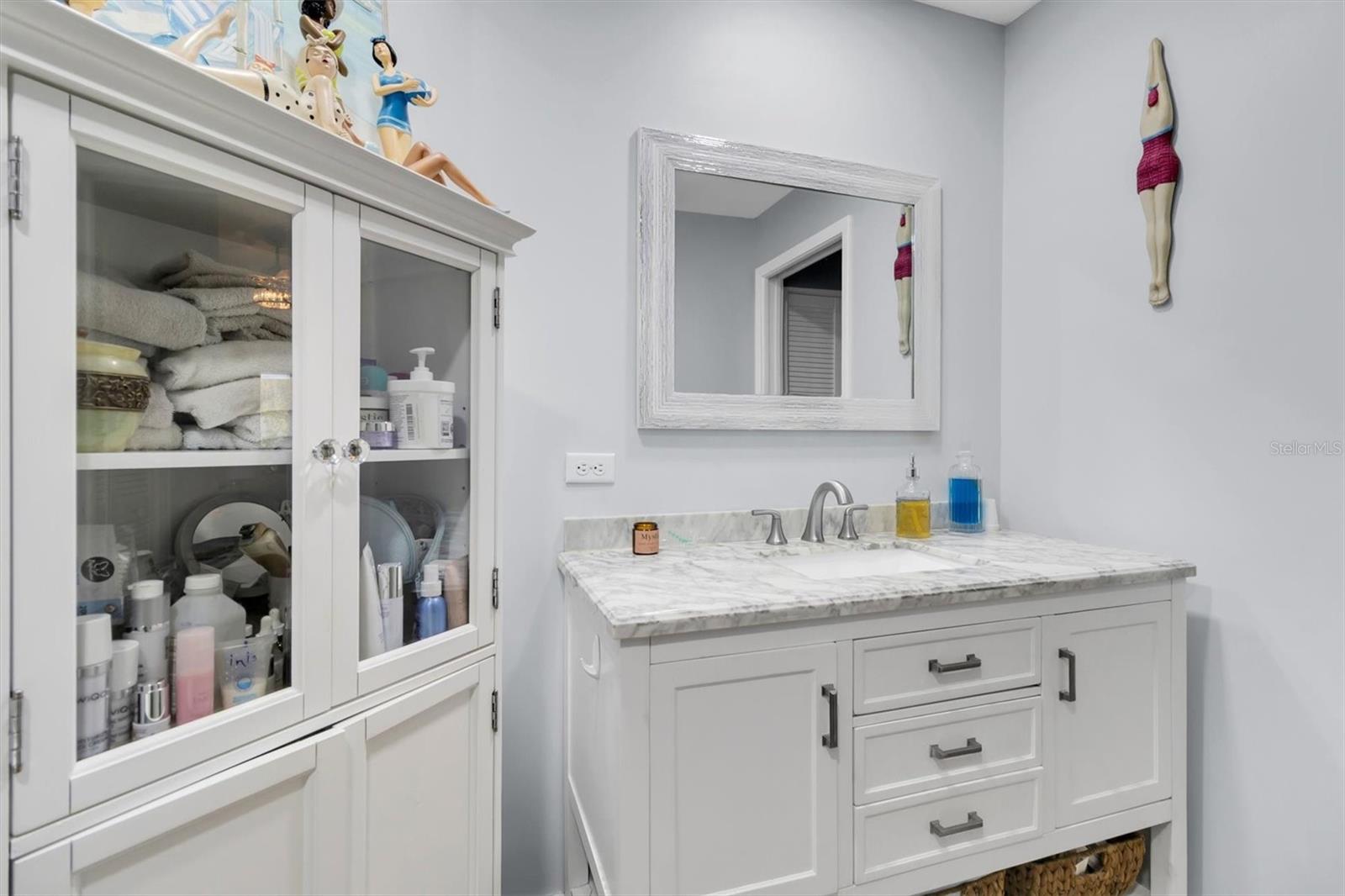 SALEM SQUARE - Residential