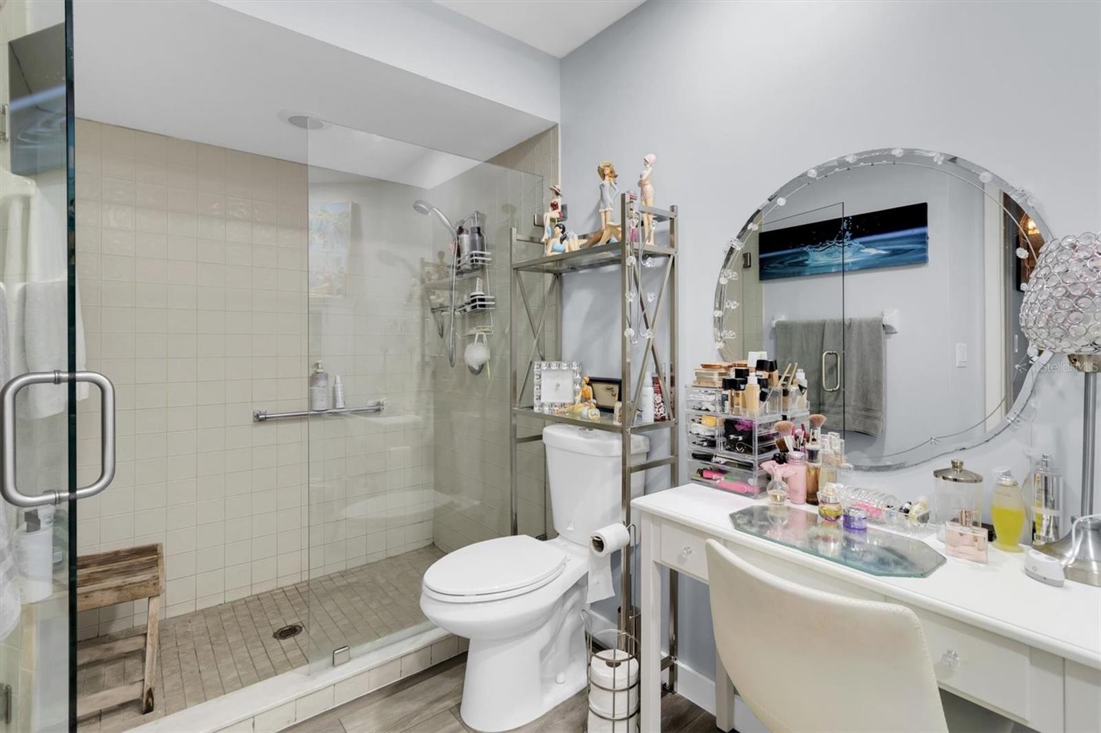 SALEM SQUARE - Residential