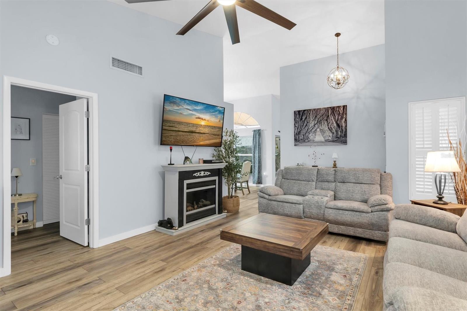 SALEM SQUARE - Residential