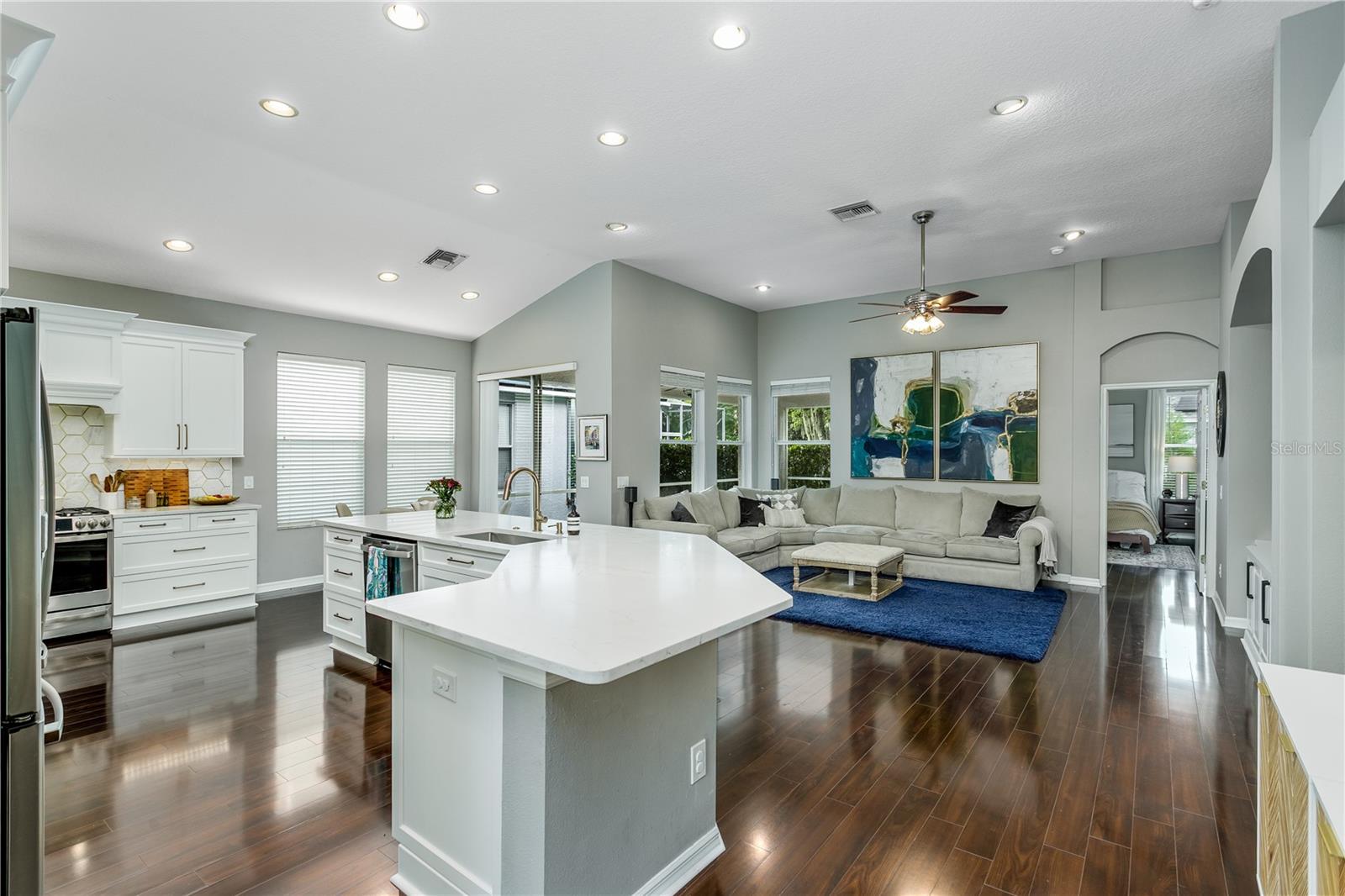 9608 GREENPOINTE DRIVE