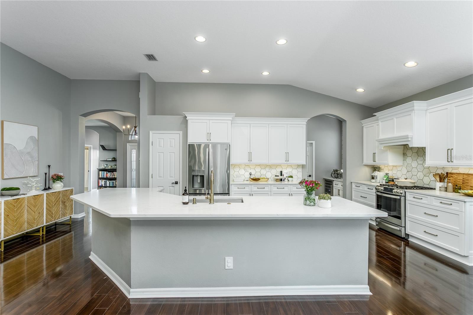 9608 GREENPOINTE DRIVE