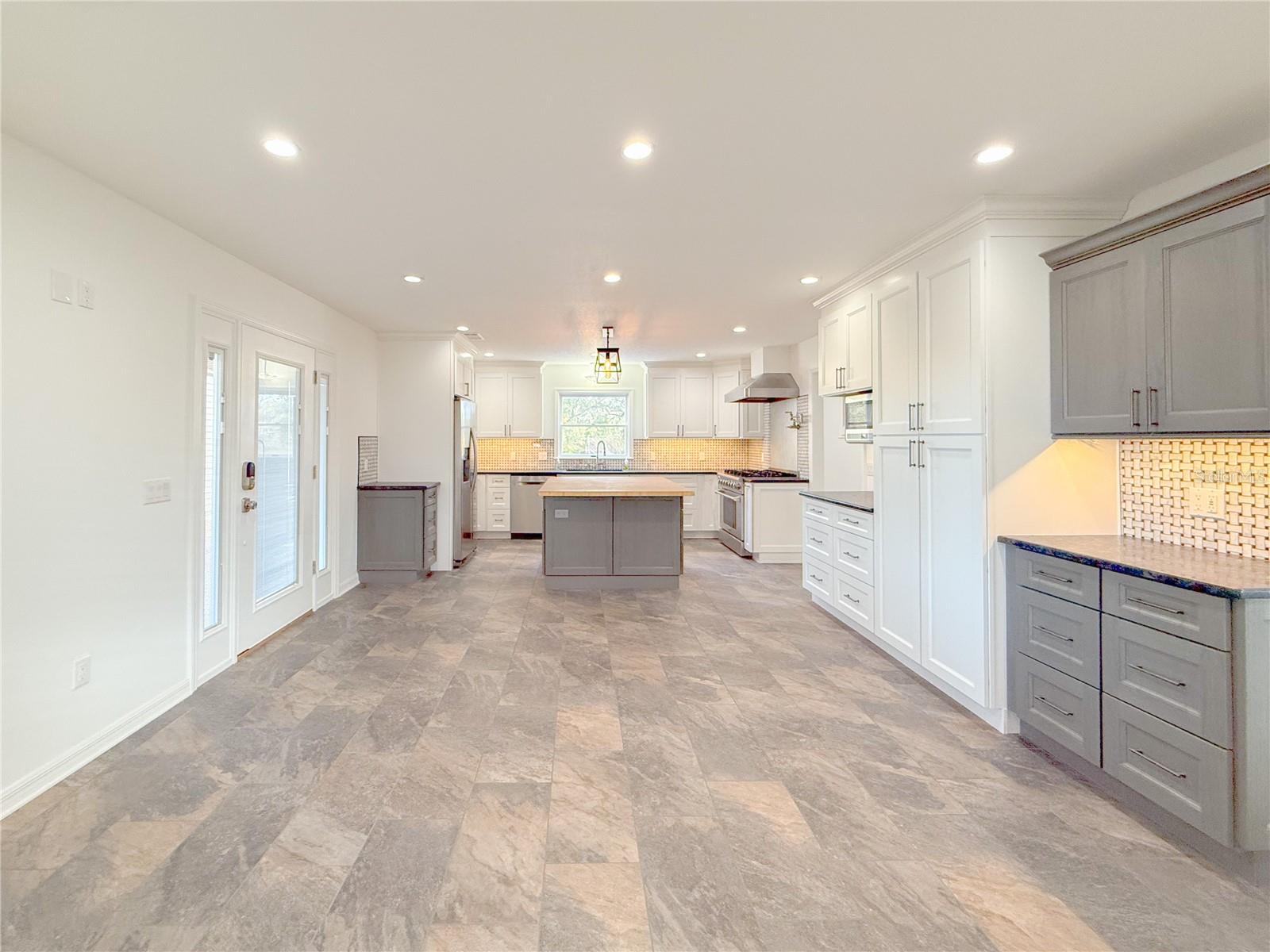 LAKE AVALON GROVES - Residential
