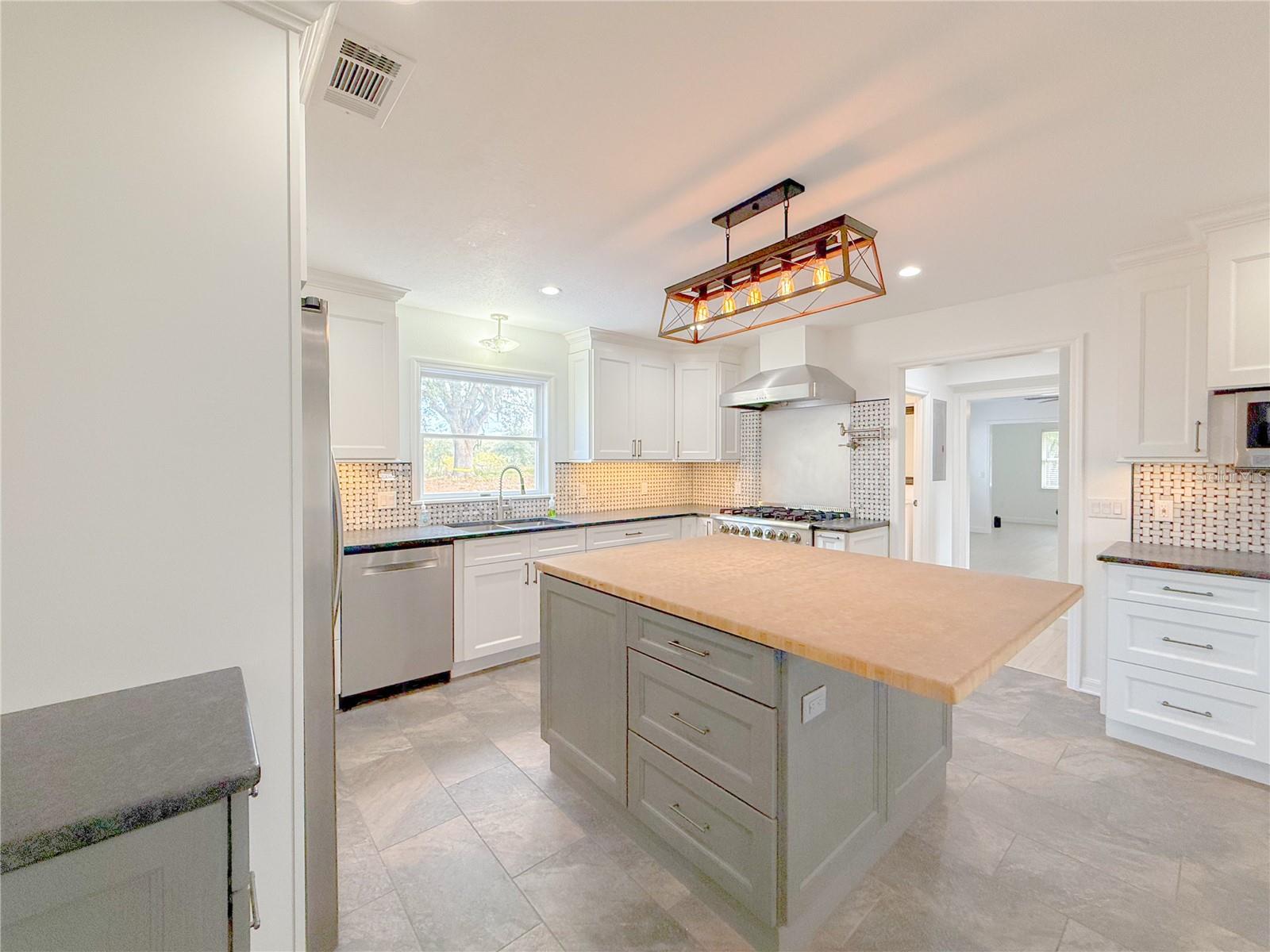 LAKE AVALON GROVES - Residential