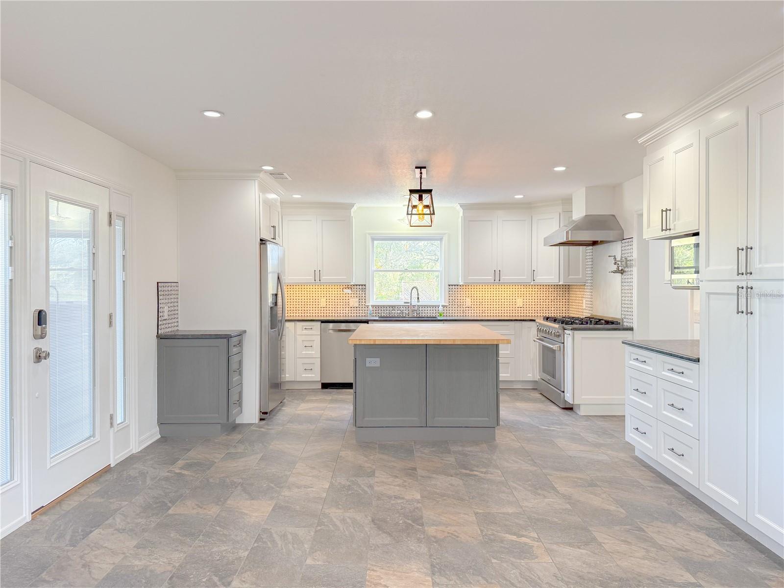 LAKE AVALON GROVES - Residential