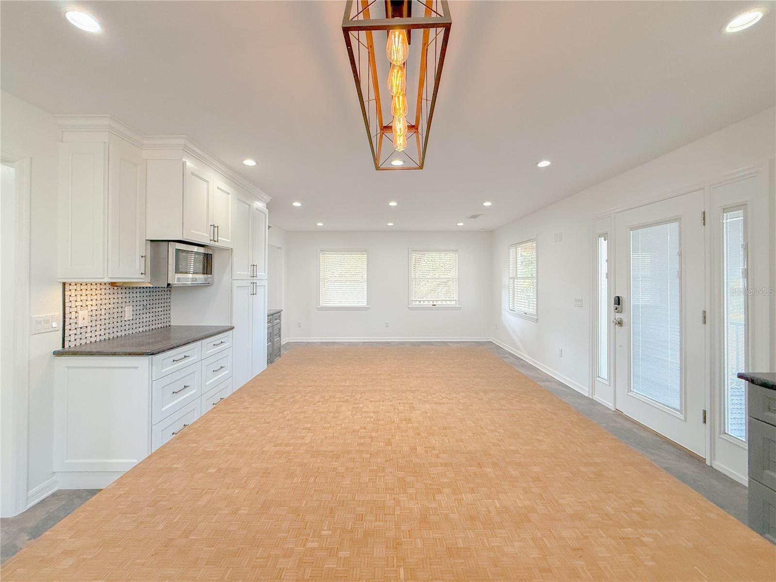 LAKE AVALON GROVES - Residential
