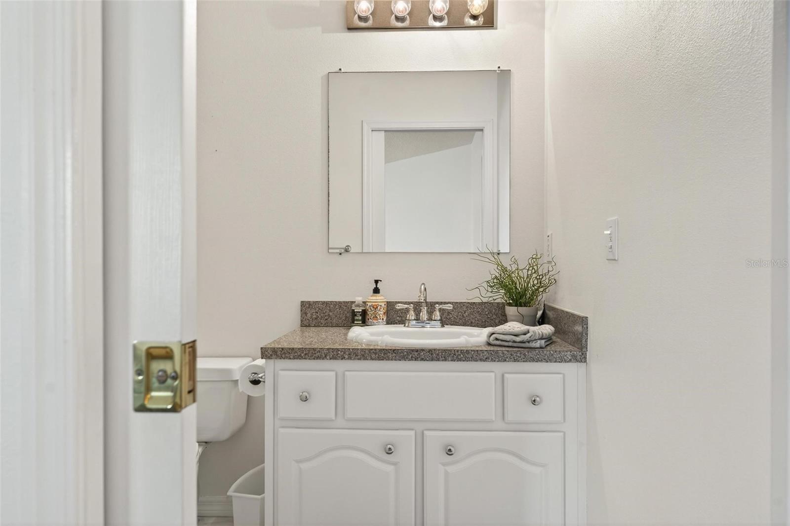 OCALA PALMS UN 01 - Residential Lease