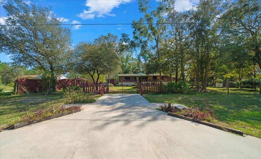 Photo of 16651 SW 42nd Loop, Ocala, FL 34481 (MLS # OM711761)