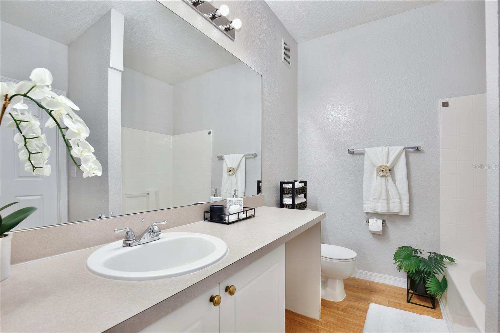 CRESCENT PLACE AT LAKE LOTUS CONDO - Residential