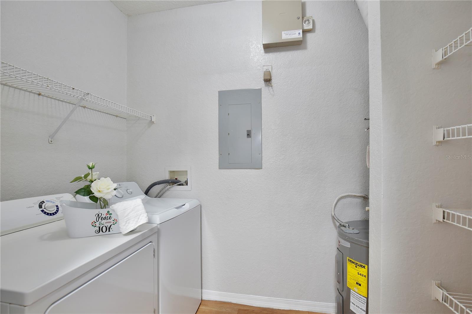 CRESCENT PLACE AT LAKE LOTUS CONDO - Residential