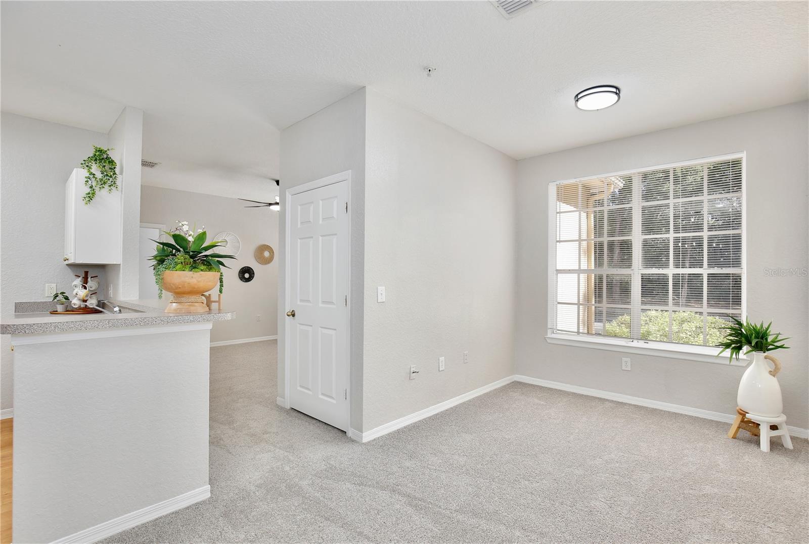 CRESCENT PLACE AT LAKE LOTUS CONDO - Residential