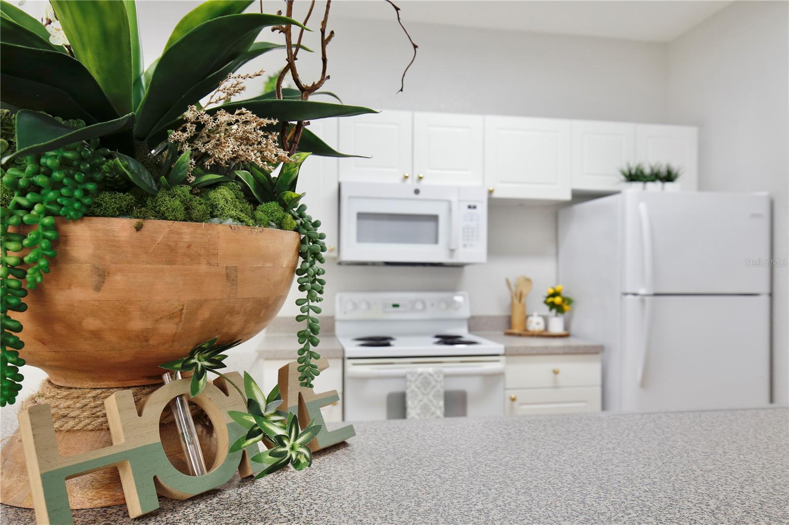 CRESCENT PLACE AT LAKE LOTUS CONDO - Residential