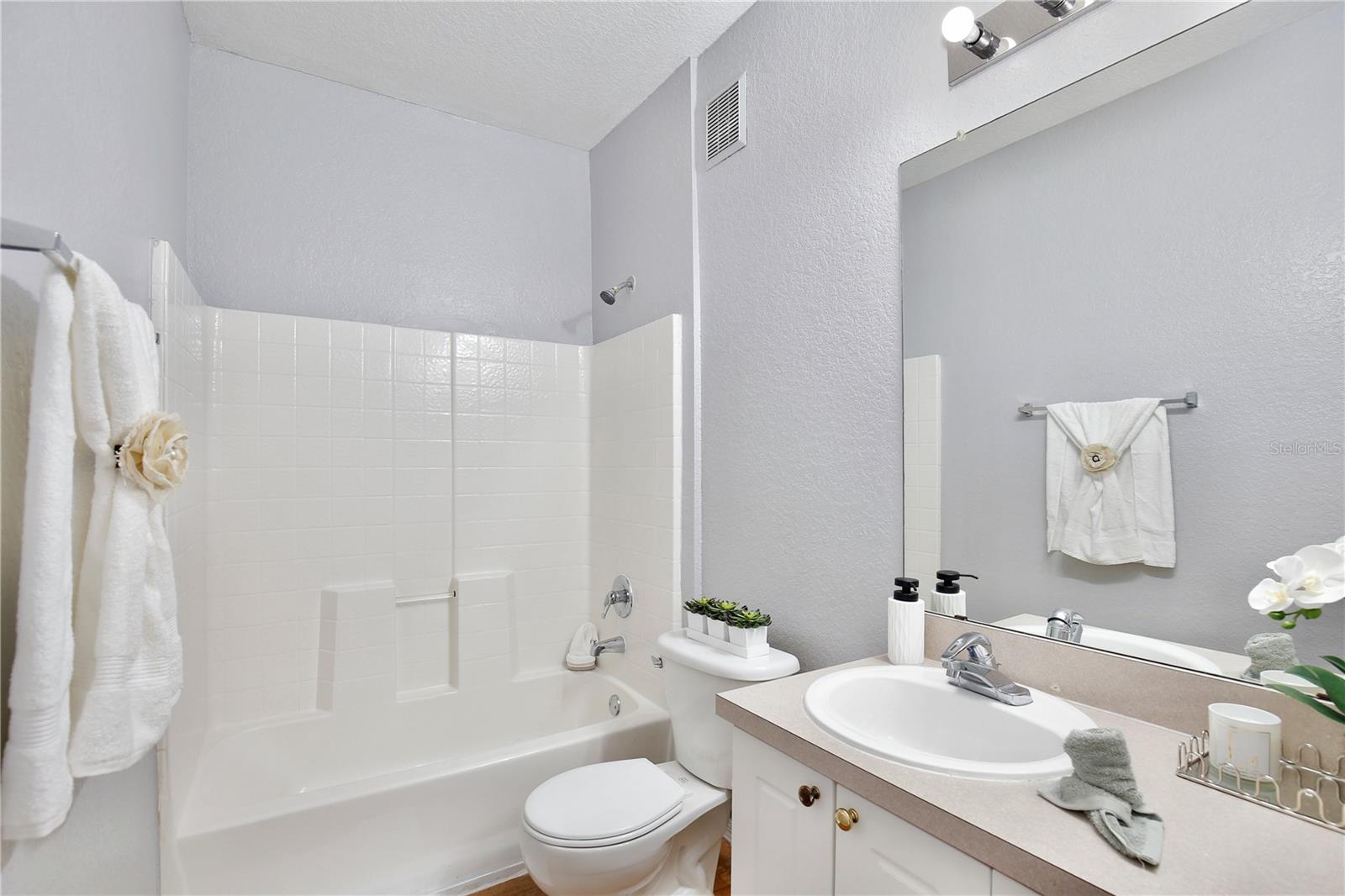 CRESCENT PLACE AT LAKE LOTUS CONDO - Residential