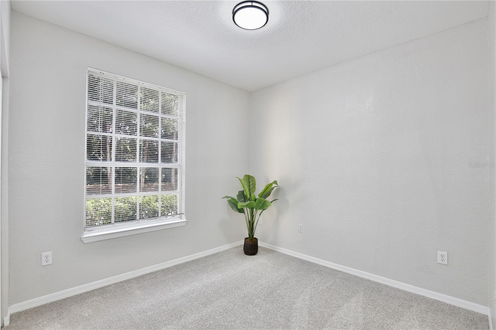 CRESCENT PLACE AT LAKE LOTUS CONDO - Residential