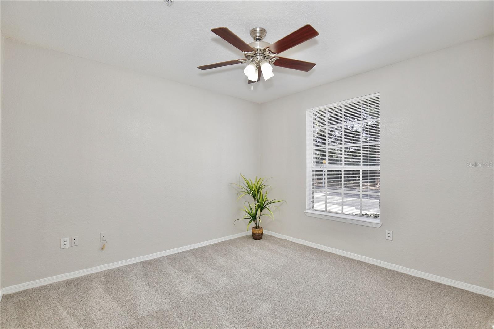 CRESCENT PLACE AT LAKE LOTUS CONDO - Residential