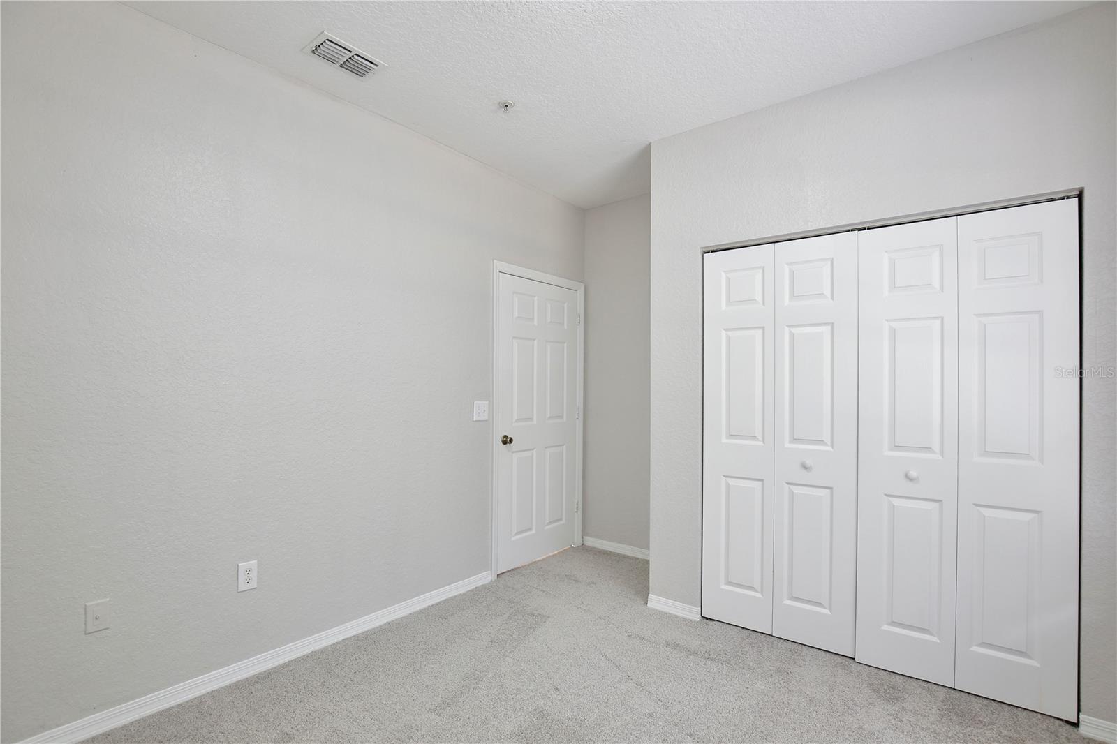 CRESCENT PLACE AT LAKE LOTUS CONDO - Residential