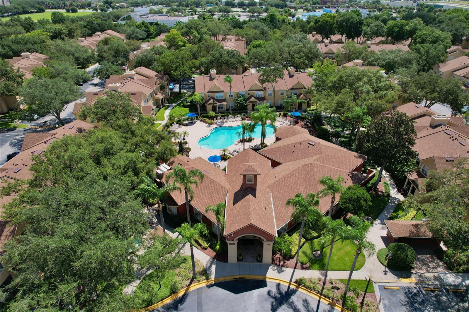 CRESCENT PLACE AT LAKE LOTUS CONDO - Residential