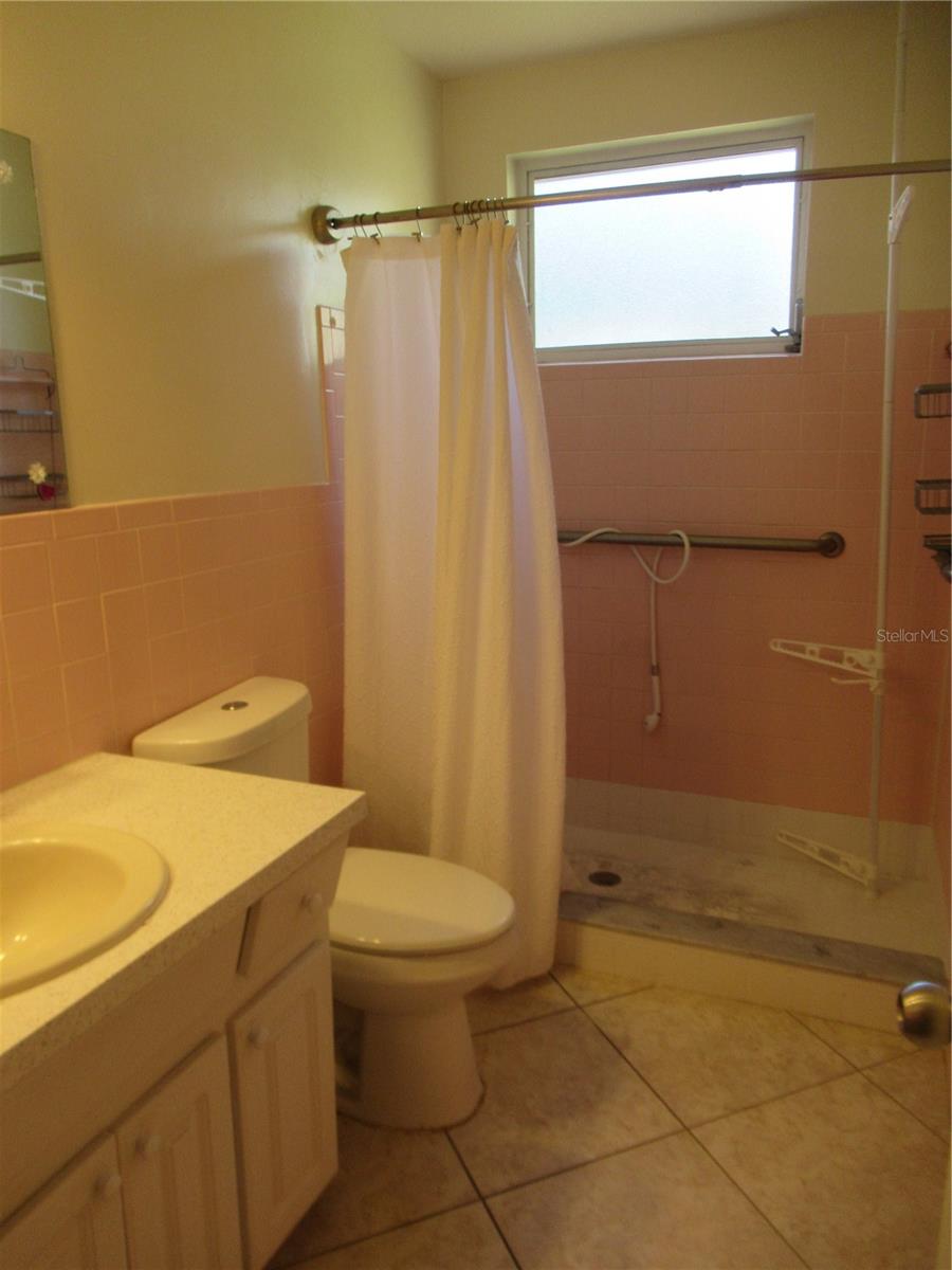 ON TOP OF THE WORLD - Residential Lease