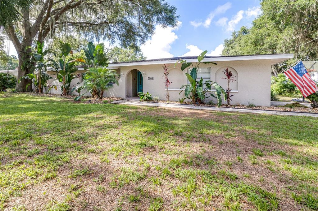 Photo of 35836 Lakeshore Drive, Dade City, FL 33525 (MLS # TB8398038)