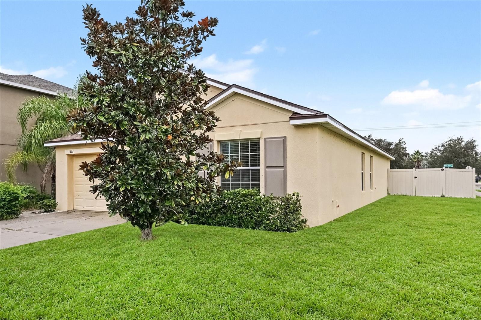1501 CLIMBING DAYFLOWER DRIVE