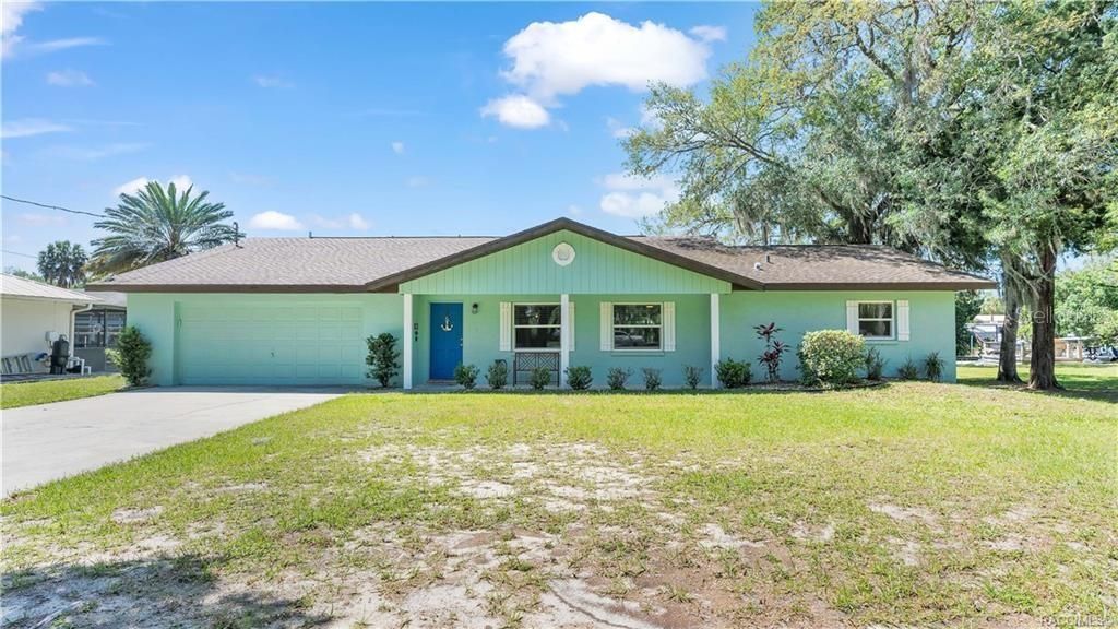 Photo of 11308 W Amerindian Court, Crystal River, FL 34429 (MLS # TB8472073)
