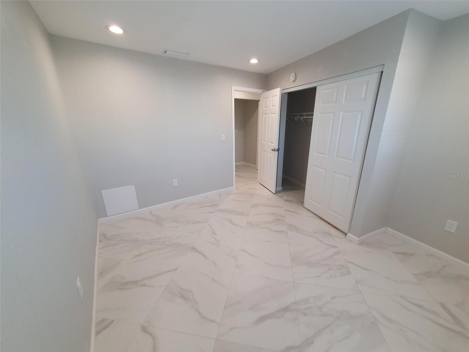 HIDDEN LAKE VILLAS - Residential Lease