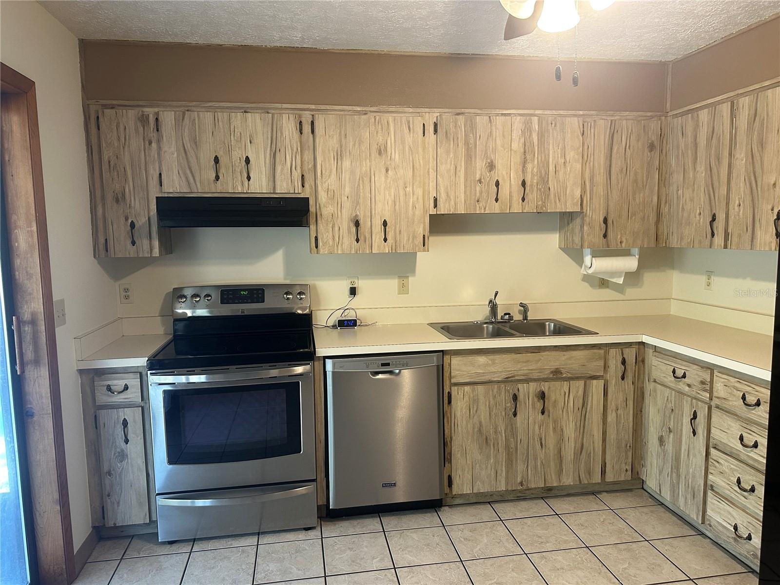 RAINBOW LAKES ESTATE - Residential