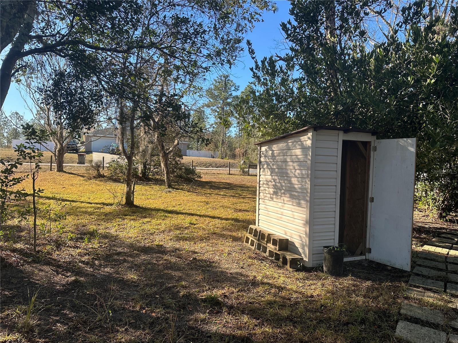 RAINBOW LAKES ESTATE - Residential