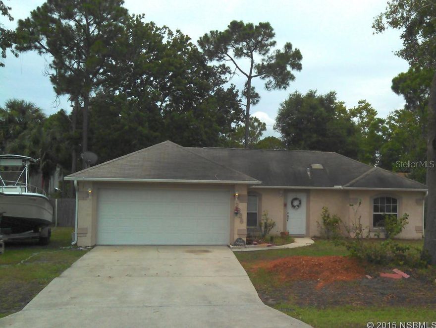 Solid built home with open floor plan, Cathedral ceilings with plant shelves and skylights, Large eat in kitchen with breakfast bar. Tile floors in Living areas, carpet in bedrooms. ;Water: City