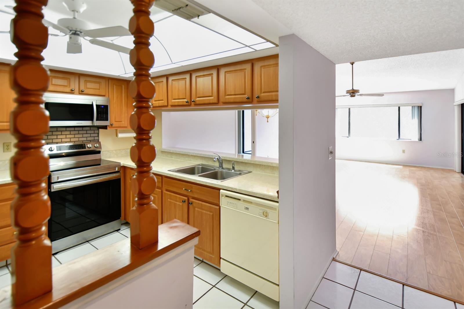 2593 COUNTRYSIDE BOULEVARD 7305