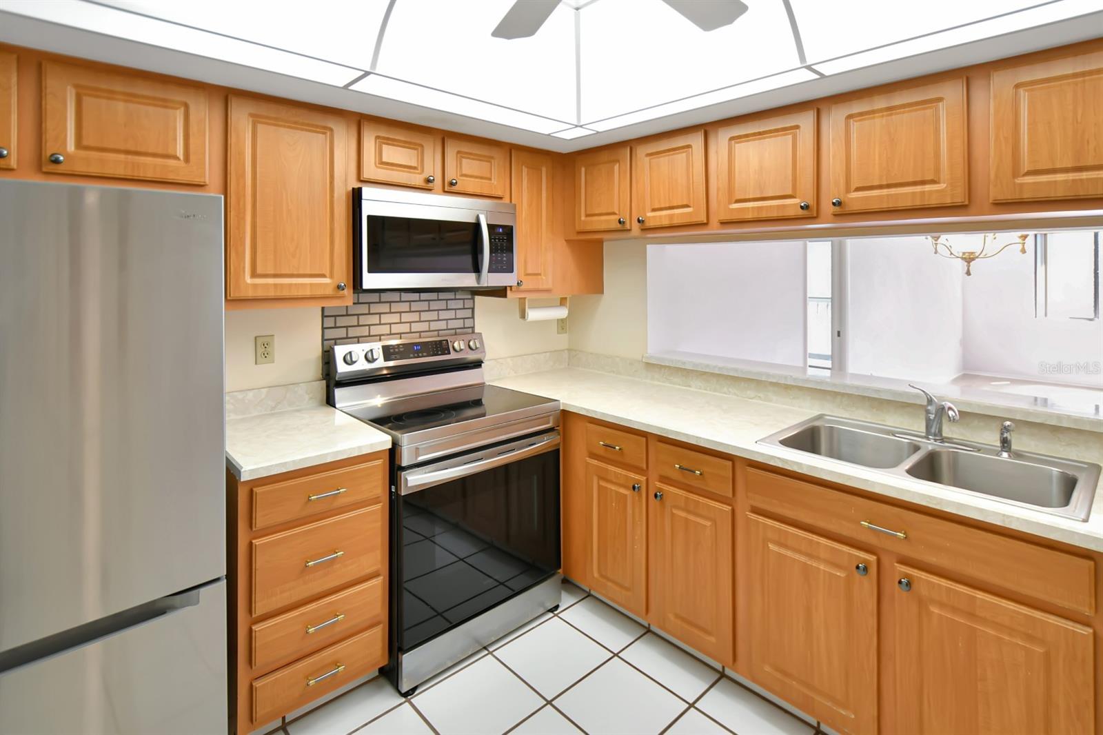 2593 COUNTRYSIDE BOULEVARD 7305